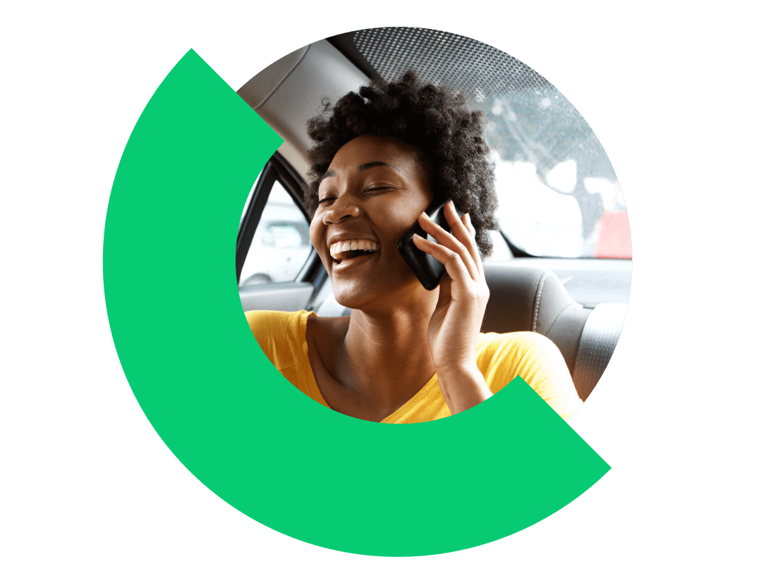 Representante de un concesionario de coches que utiliza GoTo Connect para hacer un seguimiento de sus clientes.